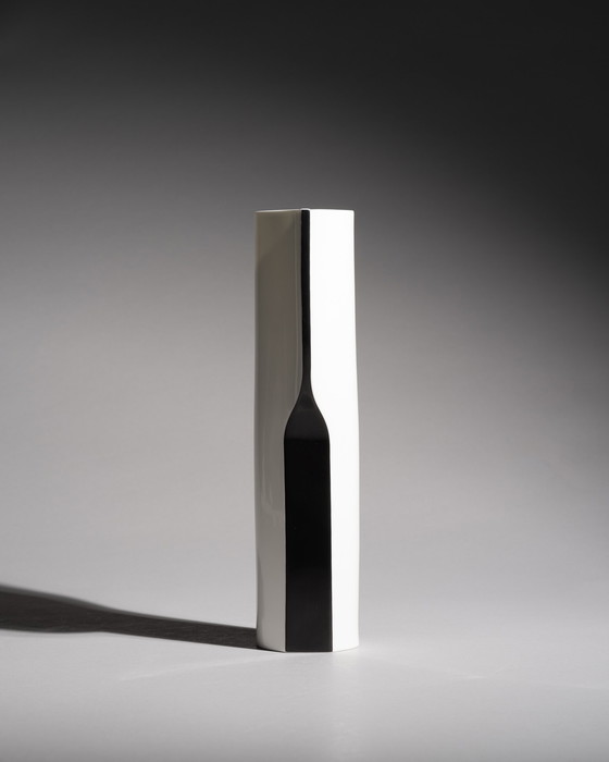 Image 1 of Ritzenhoff „PURE“ Skulpturale Porzellanvase, Entwurf Wolf Karnagel, 30 cm, Deutschland