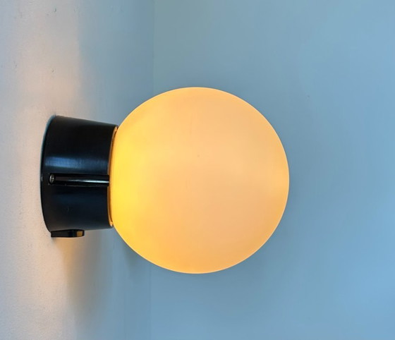 Image 1 of Coppia di applique vintage Raak, opalina e bachelite, Paesi Bassi 1970