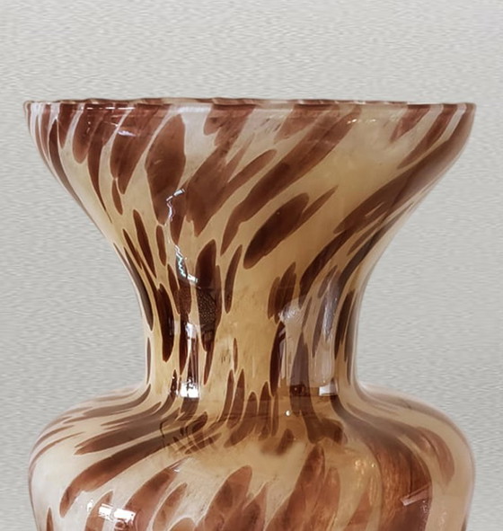 Image 1 of Luxuriöse, handgefertigte Vase aus Muranoglas aus den 1970er Jahren von Maestro del Vetro. Hergestellt in Italien.