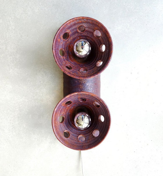 Image 1 of Bijzondere bruin-aubergine kleurige keramieken aardewerken vintage wandlamp, west germany fat lava stijl.