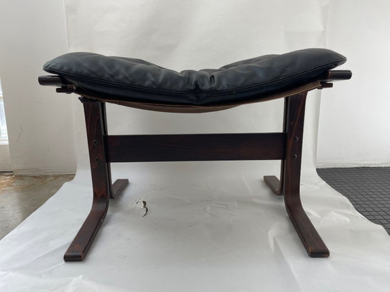 Image 1 of Siesta armchair and footrest in black leather and mahogany wood