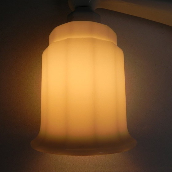 Image 1 of Porseleinen Art Deco wandlamp met opaline kap, jaren 30