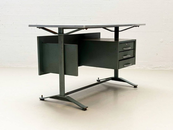 Image 1 of Taller industrial y escritorio, décadas de 1950-1960.