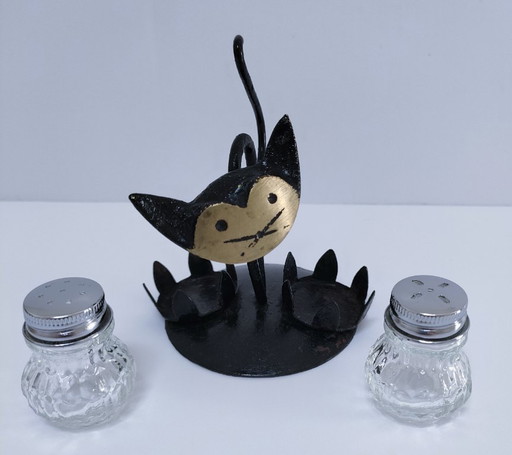 1960s cat-shaped salt and pepper shaker set