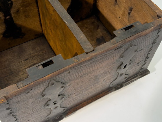 Image 1 of Cassapanca portavalori del XVIII secolo, circa 1750