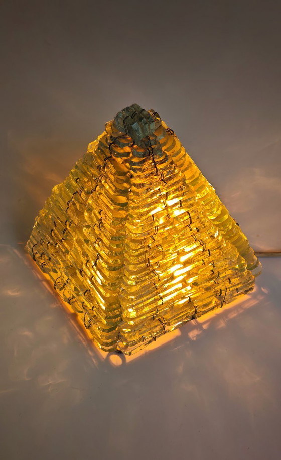 Image 1 of Lampada a piramide in vetro, design moderno di metà secolo