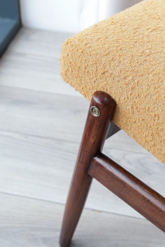 Image 1 of Fauteuil vintage sans accoudoirs jaune moutarde bouclé 1960