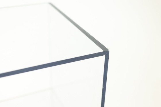 Image 1 of Zwei Säulenregale aus Plexiglas und gebürstetem Metall. 1970er-80er Jahre.