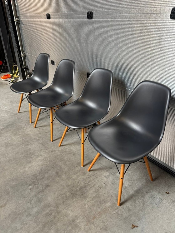 Image 1 of 4x Vitra DSW Stuhl schwarz