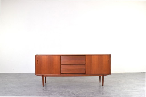 Buffet scandinave en teck du milieu du siècle par Nils Jonsson pour P.S. Heggen, années 1960.