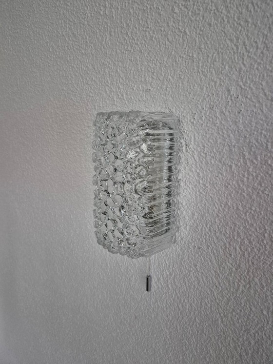 Image 1 of Glashütte Limburg wandarmatuur van ijsglas met trekschakelaar, vintage lamp uit 1960