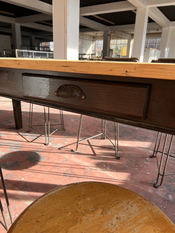 Image 1 of Grenenhouten tafel 