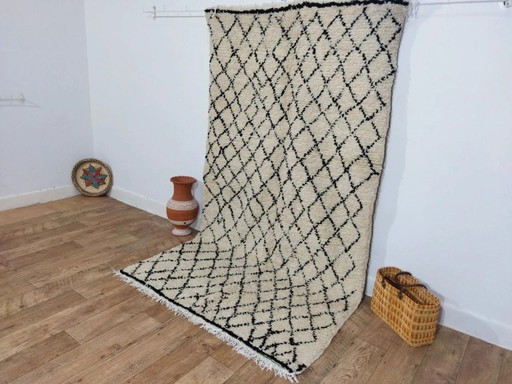 Prachtig Beni Ouarain-tapijt van wol – 100% handgeweven wol (247 × 142 cm)