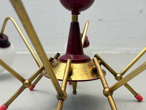 Image 1 of Lámpara de techo Sputnik con marco de latón y cristal opalino, década de 1950.
