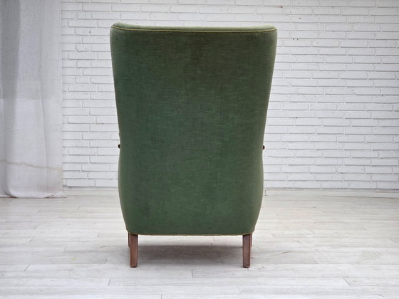 Image 1 of 1960er Jahre, dänischer Hochlehnersessel, grüner Möbelvelours, Teakholz.