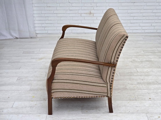 Image 1 of Divano danese a 2 posti, anni '50, rivestimento in tessuto di lana beige, gambe in legno di faggio.