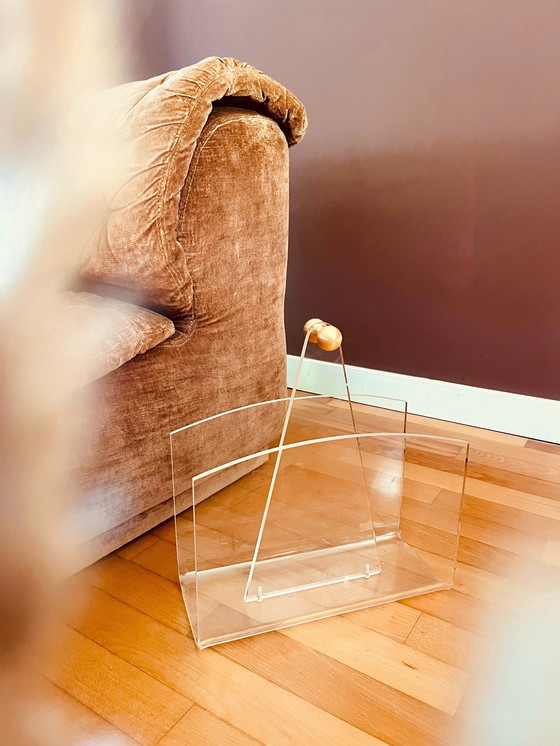 Image 1 of Zeitschriftenständer aus Plexiglas entwerfen