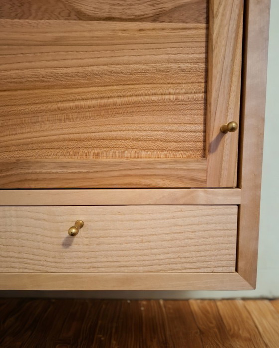 Image 1 of Armoire murale en bois massif