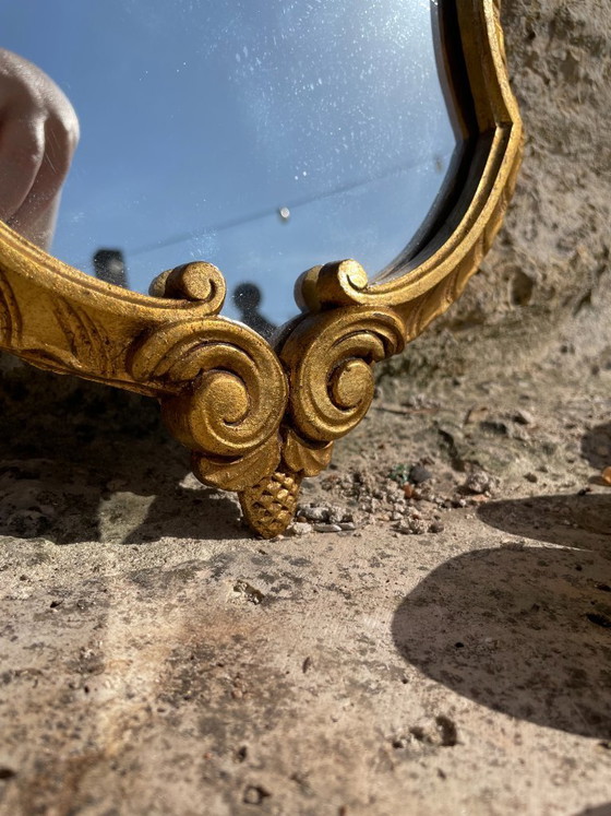 Image 1 of Miroir rocaille doré en bois – style Louis XV – esprit appartement parisien