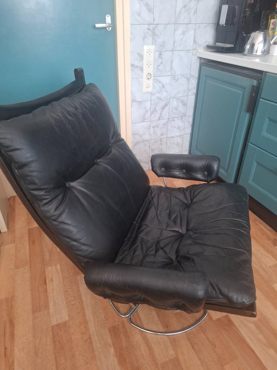 Black soft leather Wing Chair / Swivel chair – Wood (photo 4 of 8)