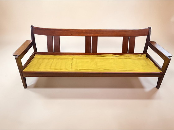 Image 1 of Vintage 3-Sitzer Sofa aus den 1970er Jahren – Massivholzrahmen & orange Leder – Mid Century / Danish Style Designer Couch.