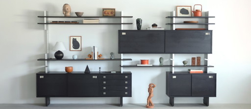 Étagères murales modulaires noires et blanches avec armoires et étagères