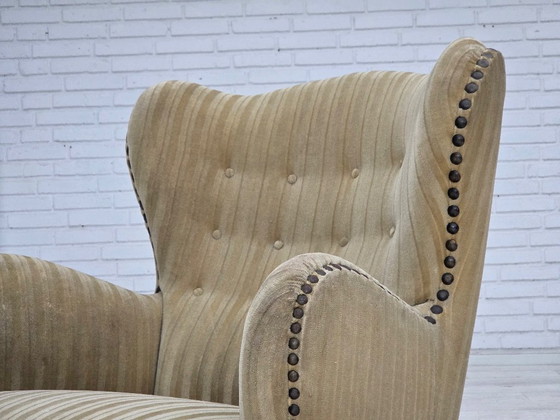 Image 1 of Dänischer Sessel aus den 1960er Jahren, hellgrüner Möbelveloursbezug, Buchenholz.