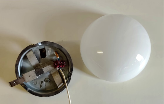 Plafonnier ou applique globe opaline diam. 20cm - Mid. XXeme – Glass (photo 8 of 8)