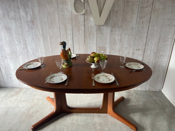 Image 1 of Extendable oval table 240cm (160cm)x 100cm