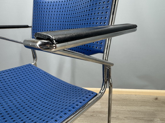 Image 1 of Silla de diseño azul con estructura cromada