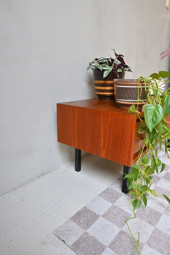 Image 1 of Vintage Lowboard Met Lades – Tijdloos Design