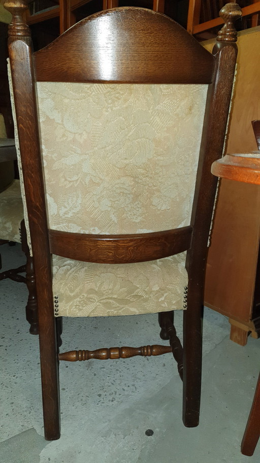 6 klassische Esszimmerstühle aus Eiche