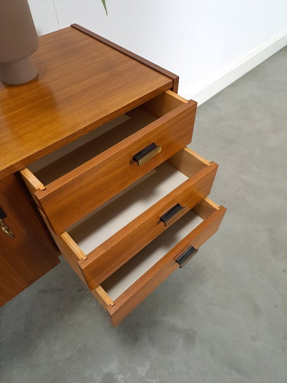 Image 1 of Mid-Century teak kastje op hoge zwarte poten met lades