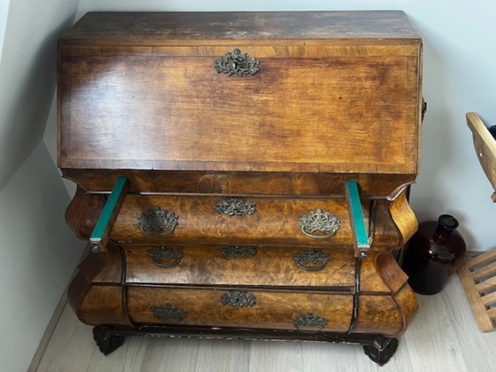 Image 1 of Secrétaire de cabinet ancien en forme de bombe ou de ventre