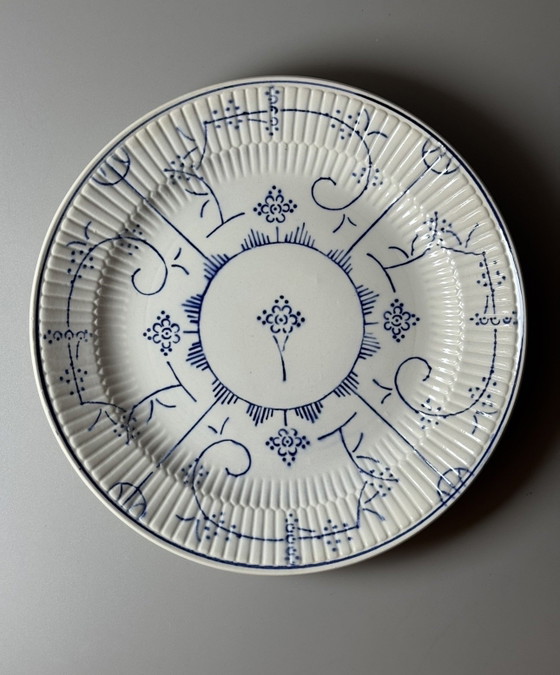 Image 1 of Servizio da tavola Boch Frères composto da 6 piatti in maiolica e un piatto da portata – Motivo "Cipolla Blu" (Zwiebelmuster), B