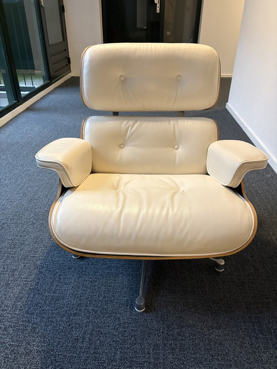 Image 1 of Lounge chair