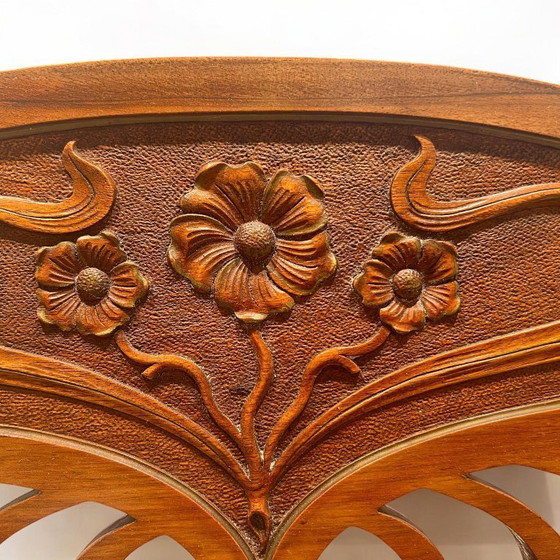 Image 1 of Appendiabiti in stile Art Nouveau con 4 ganci scultorei in ottone, intaglio floreale e cesellatura elaborata, nonché accenti dor