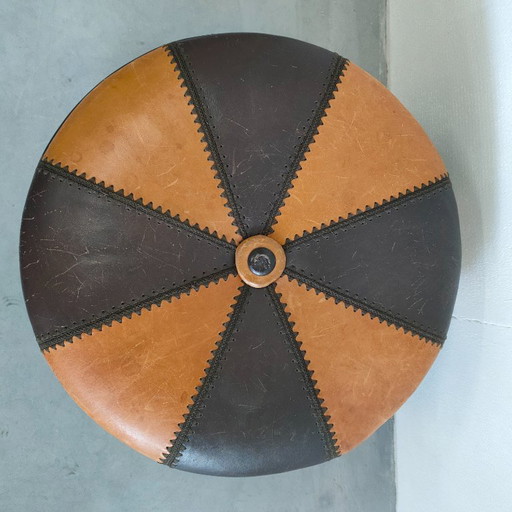 Pouf brocante d'epoca con patta di contenimento/ripostiglio.