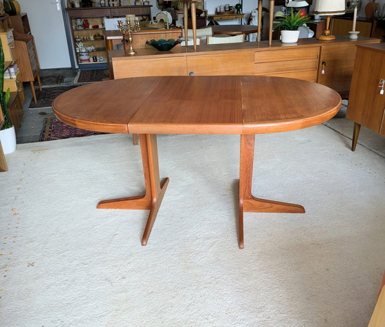 Image 1 of Table de salle à manger ronde extensible vintage en teck danois