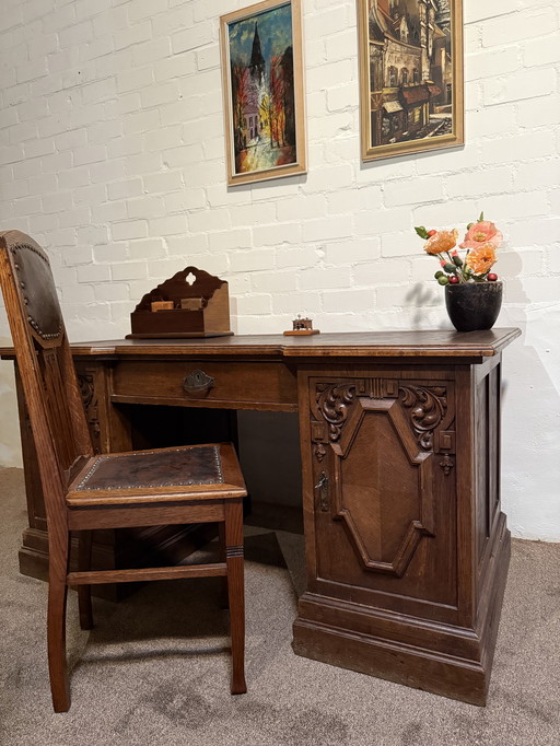 Klassiek bureau