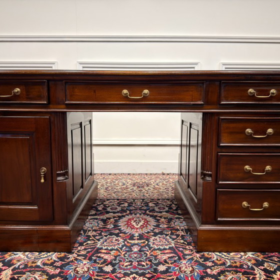 English Classic Desk with Green Leather – Wood (photo 10 of 19)