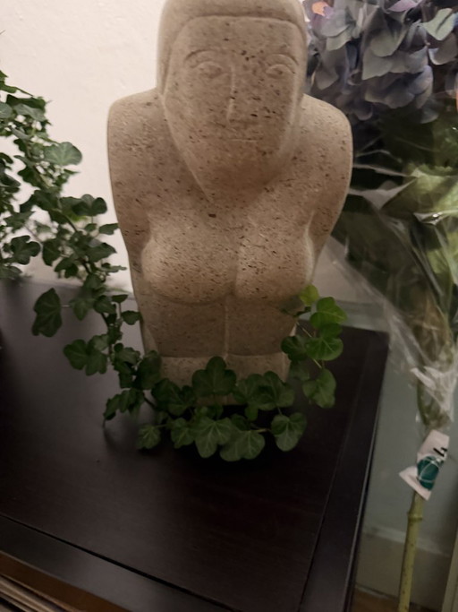Eddy Gheress – Sculpture en pierre ‘Voorover’ – 28 cm