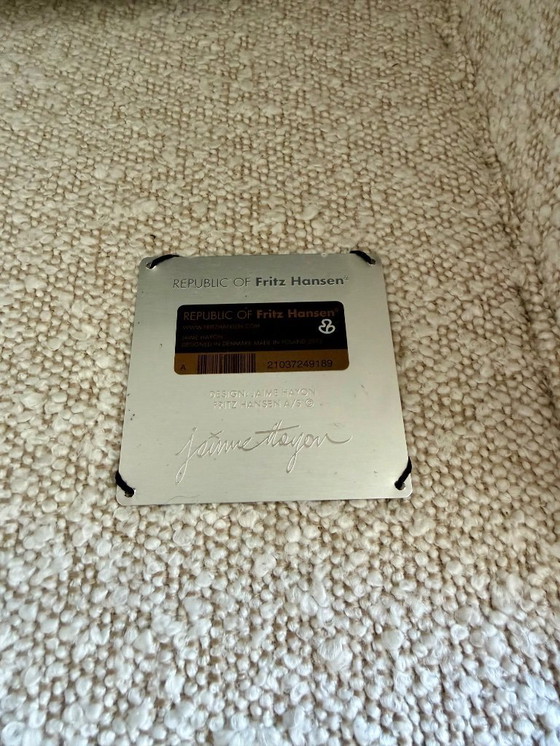 Image 1 of FRITZ HANSEN - Sillón Ro, tela bouclé, patas de aluminio