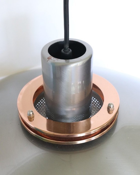 Image 1 of Lampe bol danoise vintage, suspension en métal canon de fusil, style rétro