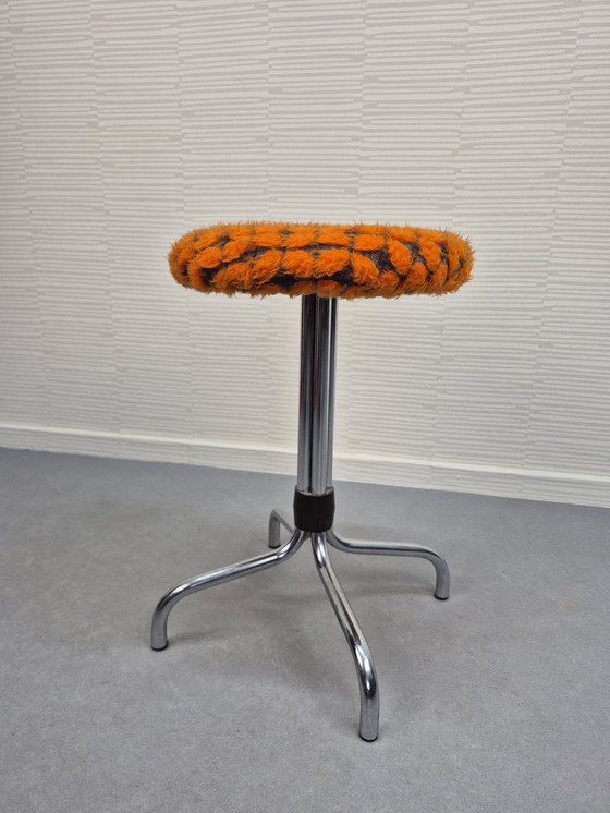 Image 1 of Vintage krukje zitting draaibaar. Oranje met chroom.