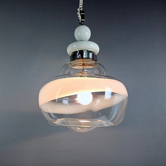 Image 1 of Lampada a sospensione italiana Space Age degli anni '60 in vetro di Murano e montatura cromata.