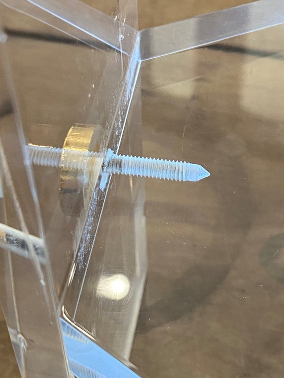 Image 1 of Table basse bout de canapé triangulaire plexiglas altuglas style David Lange vintage années 70