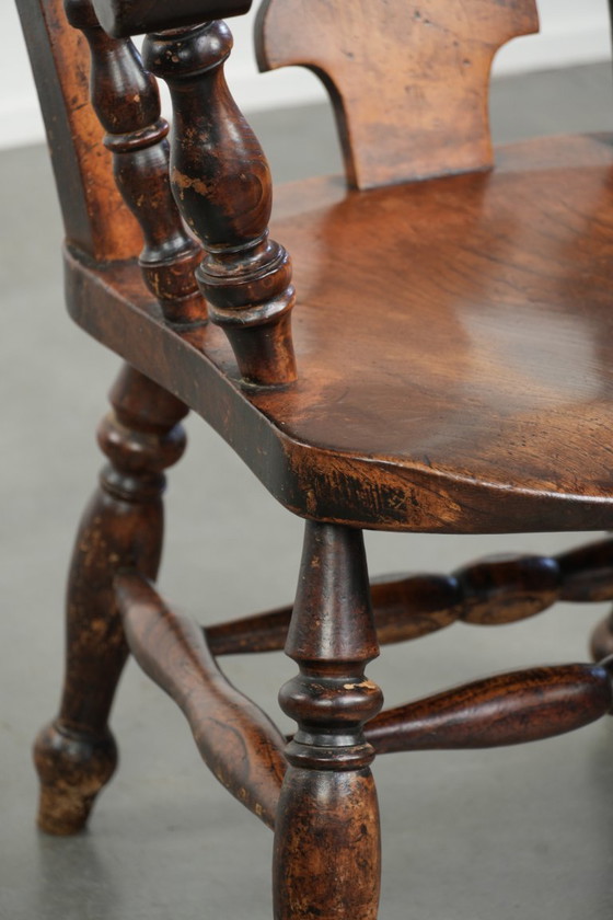 Image 1 of Antiker englischer Windsor-Spindelstuhl aus Holz mit einer wunderschönen Farbgebung aus dem frühen 19. Jahrhundert