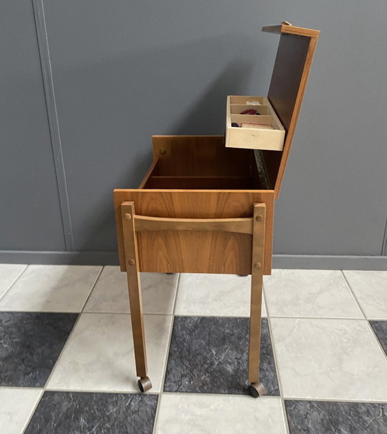 Costurero de madera con ruedas, años 70 – Armarios de almacenamiento, Wood (photo 12 of 13)