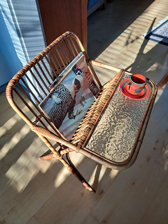 Image 1 of Table de lecture en rotin